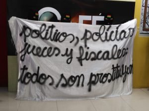 grafiti "políticos, policías, jueces y fiscales son prostituyentes